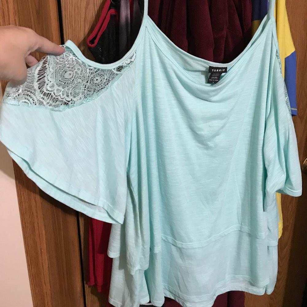FINAL MARK DOWN BUY NOW Torrid cold shoulder top